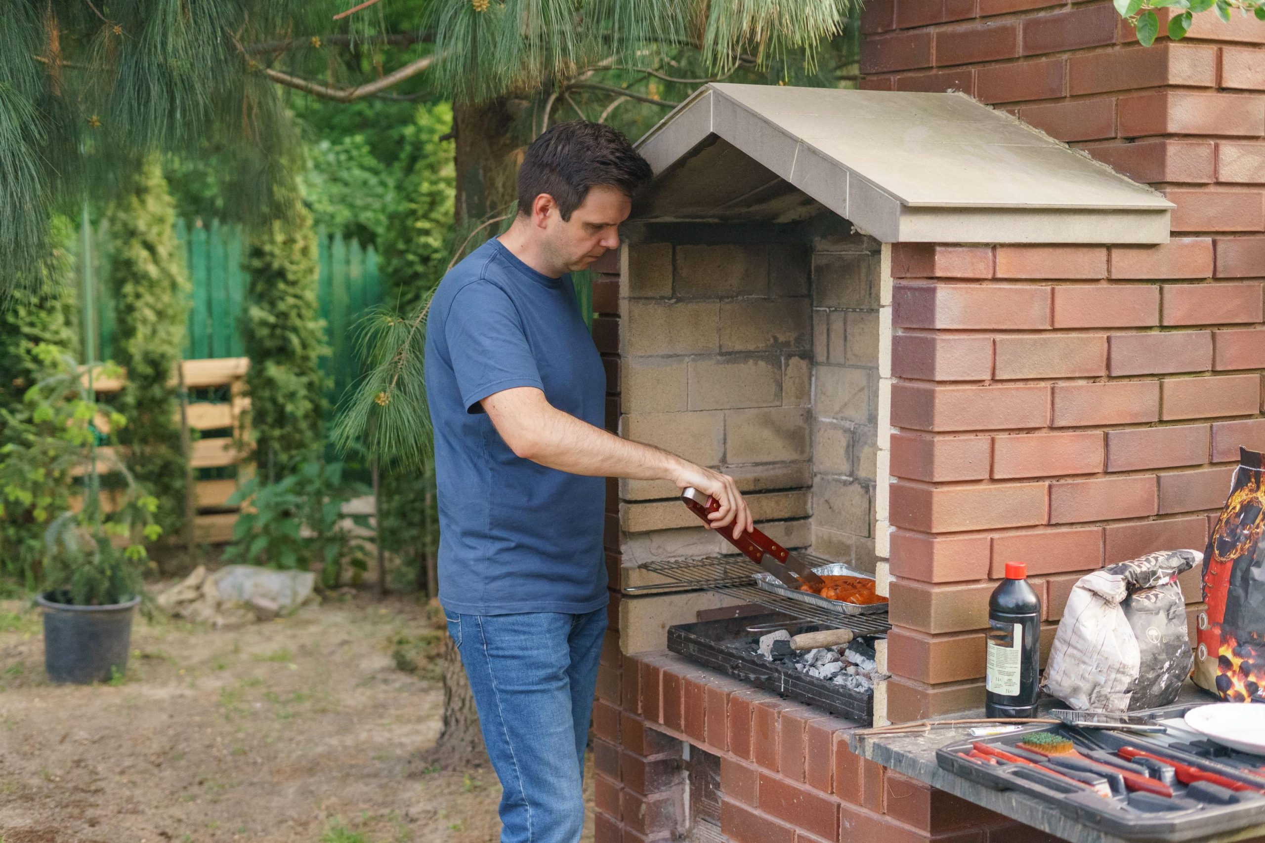 How to Build an Outdoor Kitchen With the Right Layout and Materials